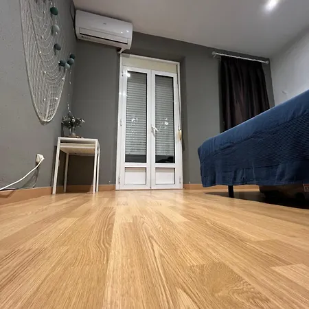 Smiths 12 Apartment